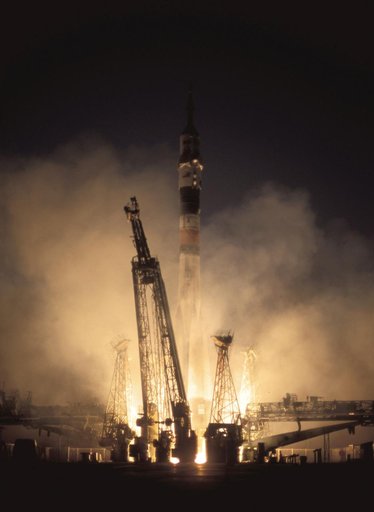 Expedition 11 Launch