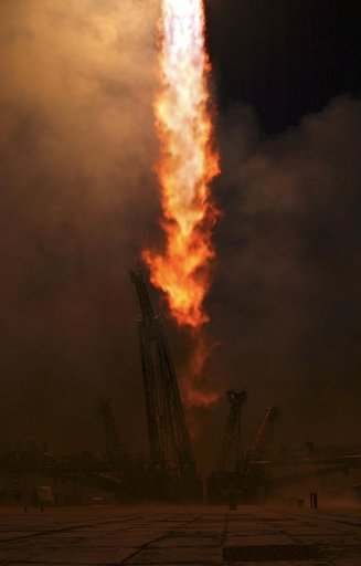 Expedition 11 Launch