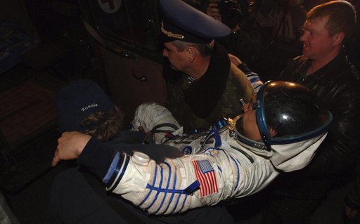 Expedition 10 Landing