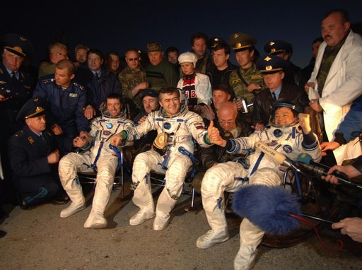 Expedition 10 Landing