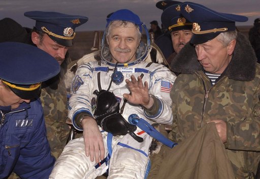 Expedition 11 Landing