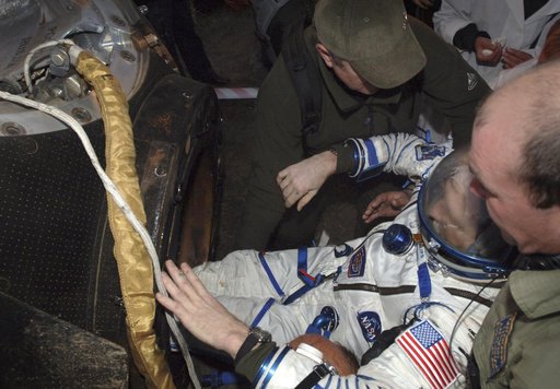 Expedition 11 Landing