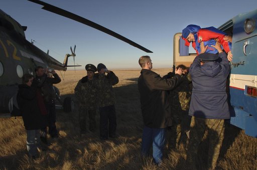 Expedition 11 Landing