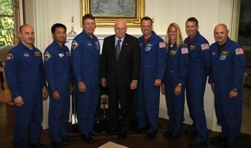 Vice President Richard B. Cheney Meets STS-124 Crew