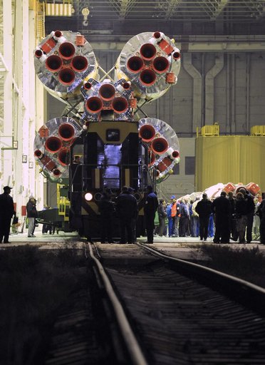Expedition 18 Soyuz TMA-13 Rollout