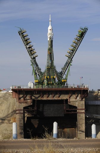 Expedition 18 Soyuz TMA-13 Rollout