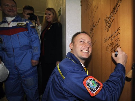 Expedition 18 Door Signing