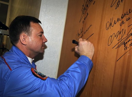 Expedition 18 Door Signing