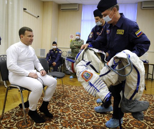 Expedition 18 Suit-up
