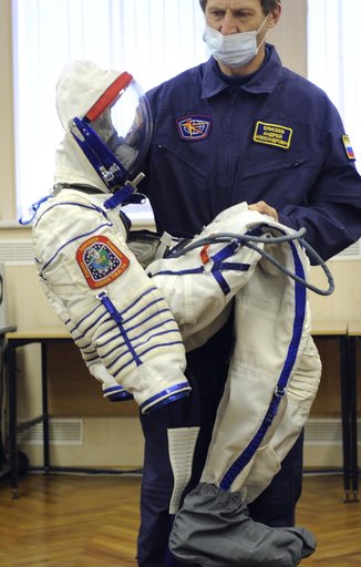 Expedition 18 Suit-up