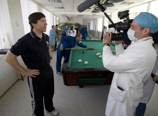 Expedition 19 Crew Relaxes