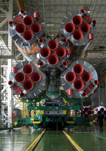 Expedition 19 Soyuz Assembly