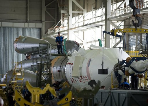 Expedition 19 Soyuz Assembly
