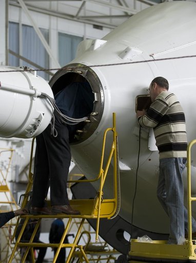 Expedition 19 Soyuz Assembly