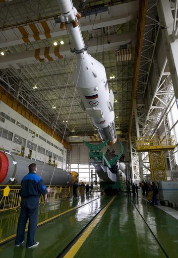 Expedition 19 Soyuz Assembly
