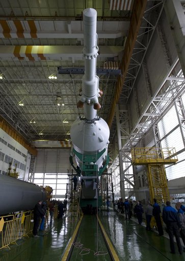 Expedition 19 Soyuz Assembly