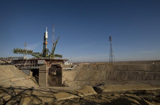 Expedition 19 Soyuz Erection