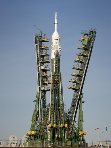 Expedition 19 Soyuz Erection