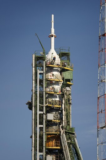 Expedition 19 Soyuz Erection
