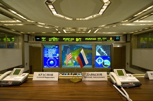 Expedition 19 Docks to ISS