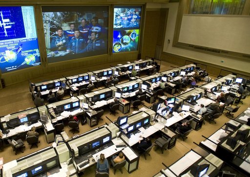 Expedition 19 Docks to ISS