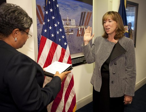 Lori B. Garver Sworn In As Deputy Administrator