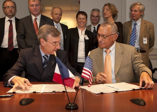 CNES and NASA Agreements Signed