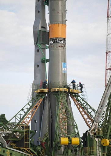 Expedition 23 Soyuz Rollout