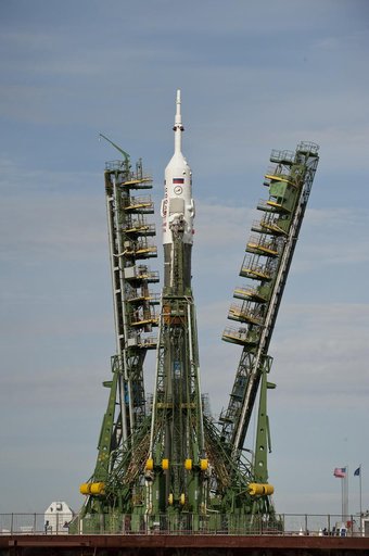 Expedition 23 Soyuz Rollout