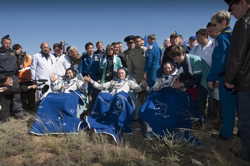 Soyuz TMA-17 Lands
