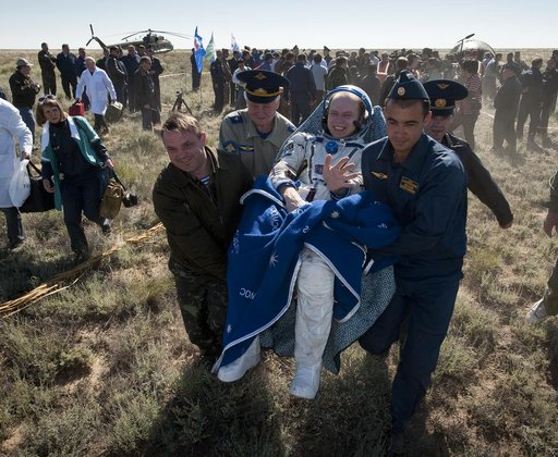 Soyuz TMA-17 Lands