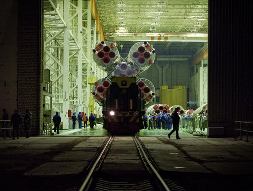 Expedition 25 Soyuz Rollout