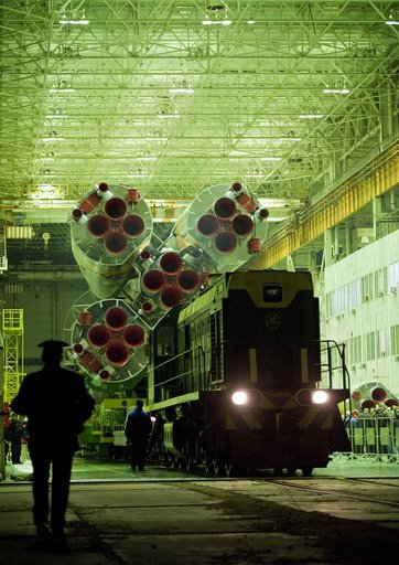Expedition 25 Soyuz Rollout