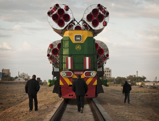 Expedition 25 Soyuz Rollout