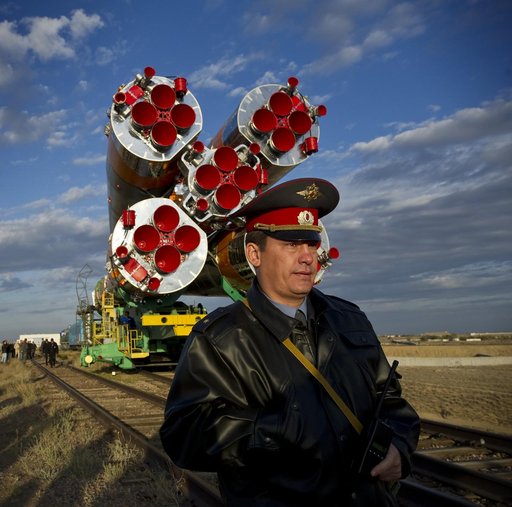Expedition 25 Soyuz Rollout