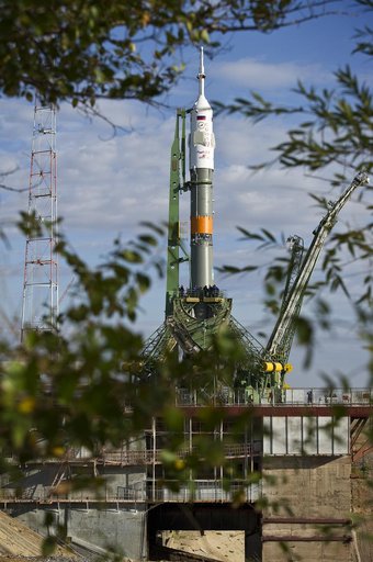 Expedition 25 Soyuz Rollout