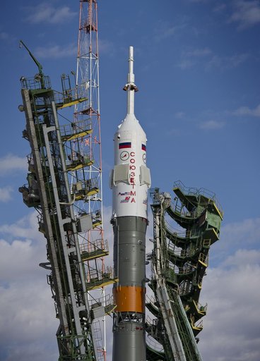 Expedition 25 Soyuz Rollout
