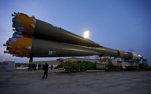 Expedition 26 Soyuz Rollout