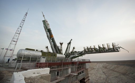 Expedition 26 Soyuz Rollout