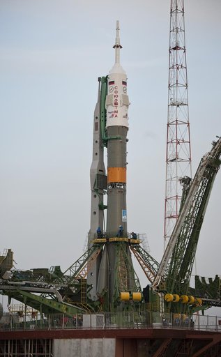 Expedition 26 Soyuz Rollout