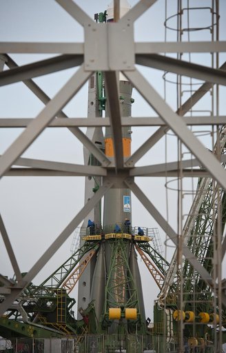 Expedition 26 Soyuz Rollout