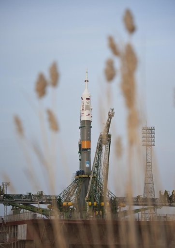 Expedition 26 Soyuz Rollout