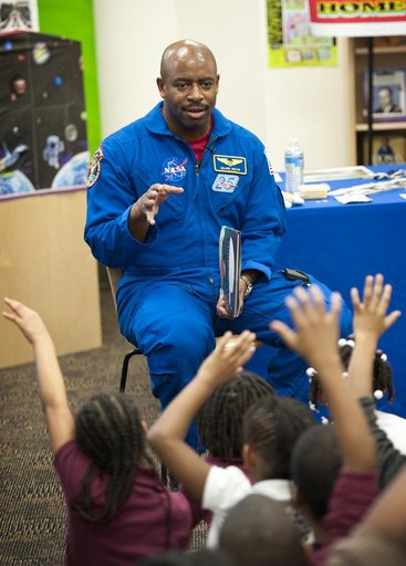 Leland Melvin Meets with Elementary Students