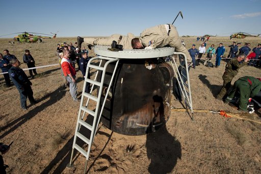 Expedition 27 Landing