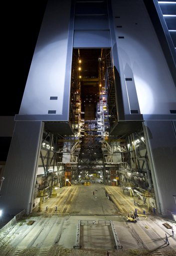 Atlantis STS-135 Rollout