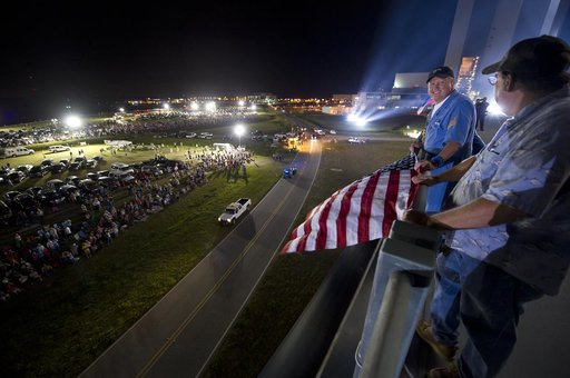 Atlantis STS-135 Rollout