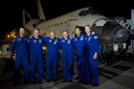 Endeavour STS-134 Lands