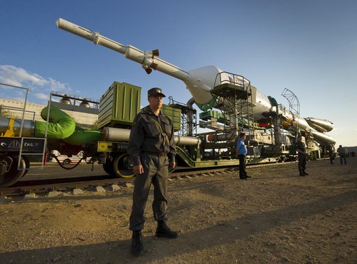 Expedition 28 Soyuz Rollout