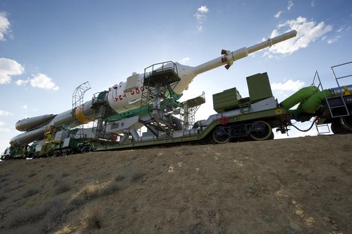Expedition 28 Soyuz Rollout