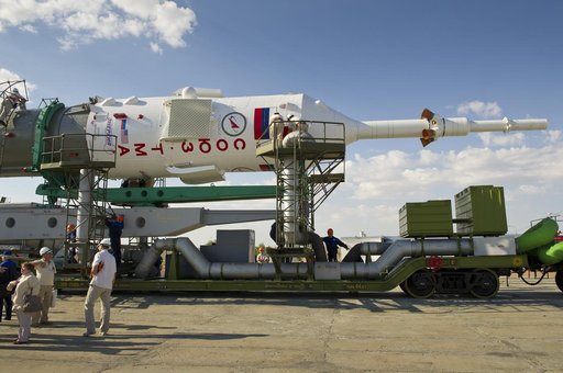 Expedition 28 Soyuz Rollout